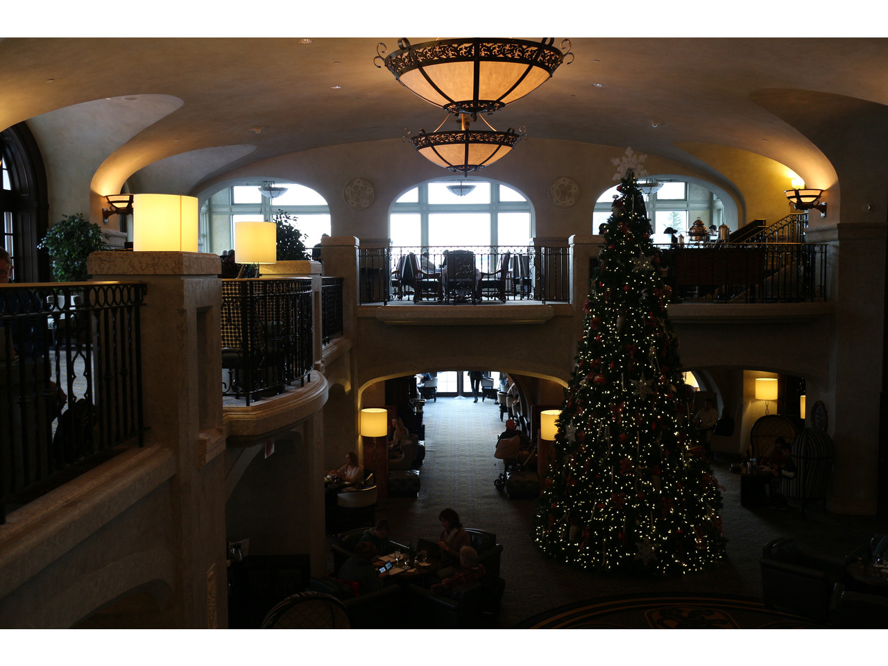 Rundle Lounge The Fairmont Banff Springs – Banff, Alberta – Elsie Hui